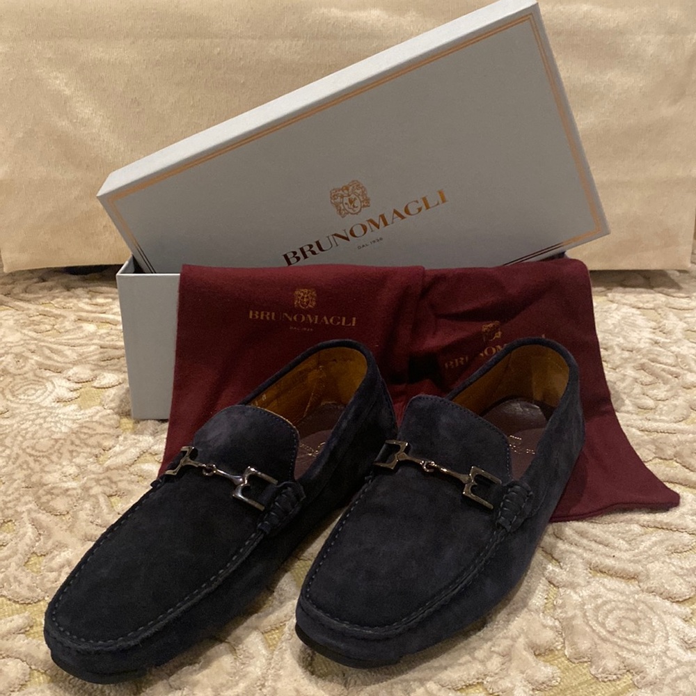*NEW* never worn Bruno Magli suede loafers